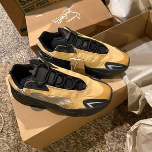 Yeezy 700 honey flux size 11